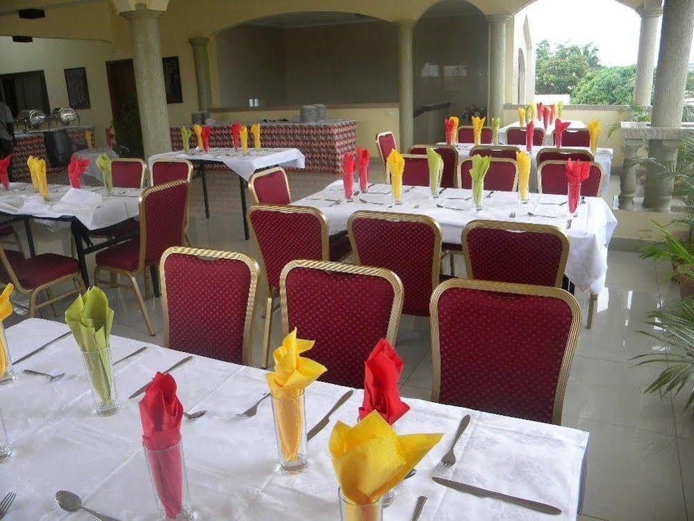 Hotel Residence Flamani Lomé Exteriör bild